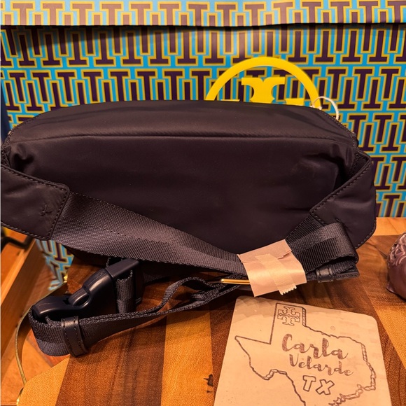Tory Burch belt bag in Navy - Picture 5 of 7